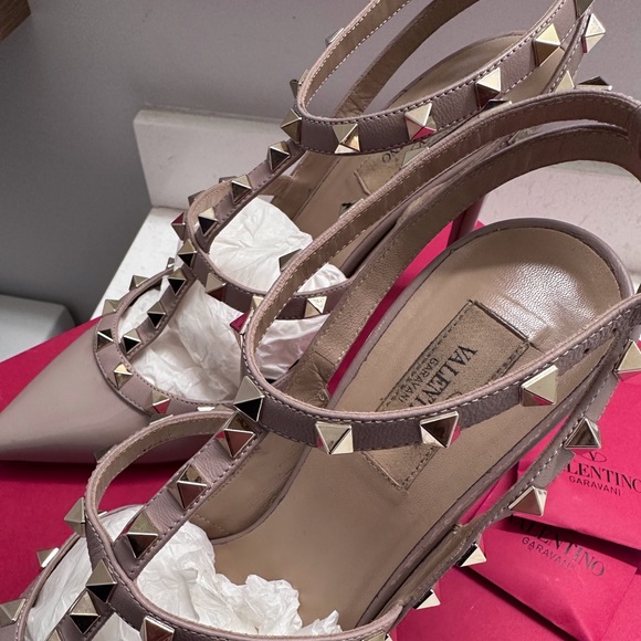 Valentino Garavani Patent 100m Slingback Heel Pumps - Picture 3 of 8